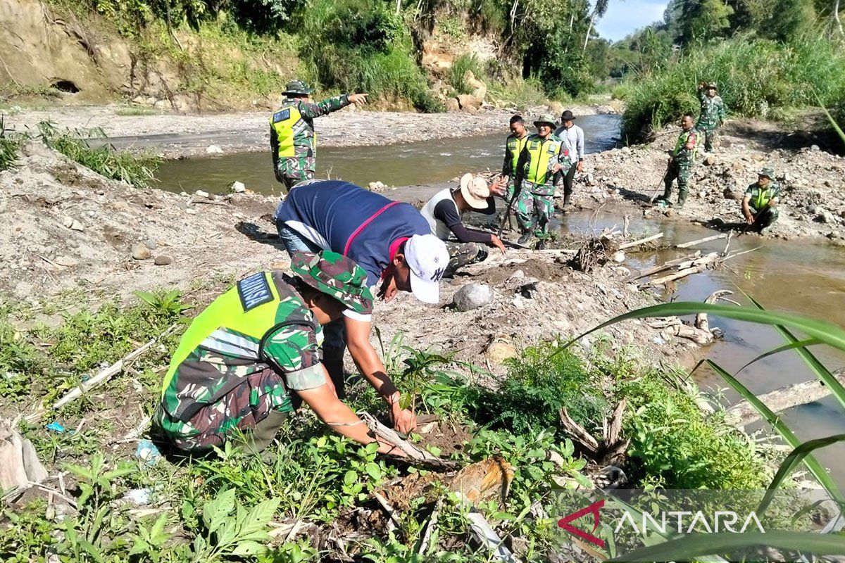Indonesian Military Greeneries Landslide-Prone Areas to Prevent Disasters in Bener Meriah, Aceh
