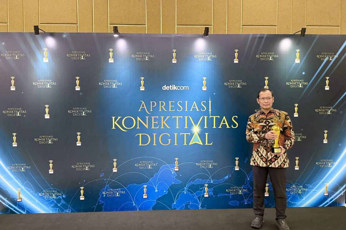 Telkomsat Receives Award for “Best Company in Improving Signal Services in 3T Regions”