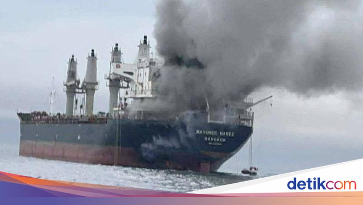 Two Ships Fired Upon by Iran While Crossing the Strait of Hormuz, All Crew Members Safe