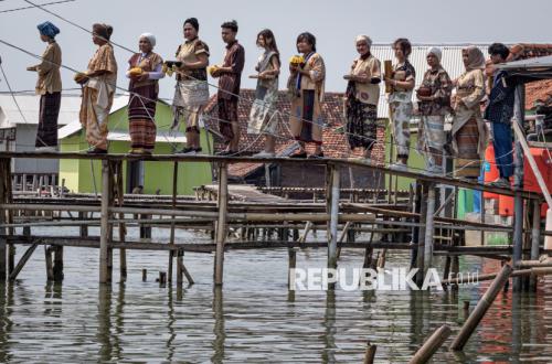 Coastal Women's Parade Highlights Climate Crisis in Demak