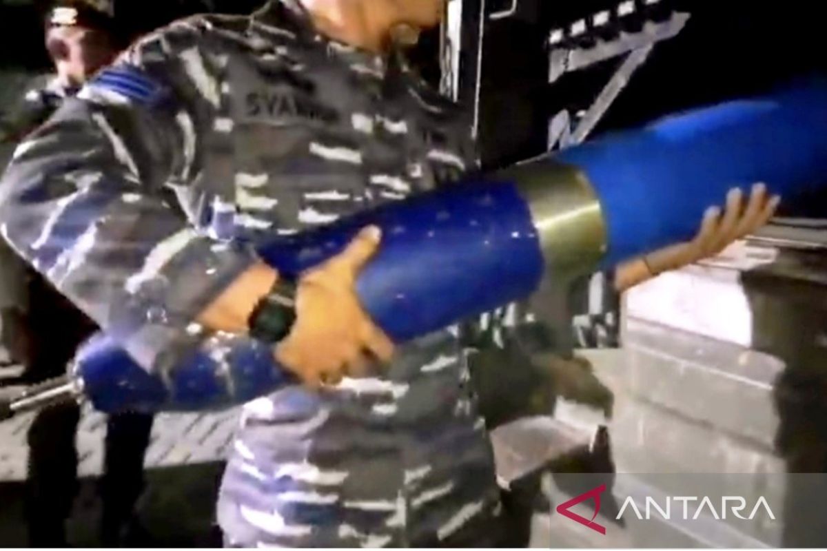 Indonesian Navy Secures Object Resembling Missile in Takalar