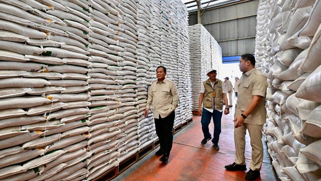 Prabowo Inspects Bulog Warehouse in Magelang, Cabinet Secretary Teddy Reveals the Reason
