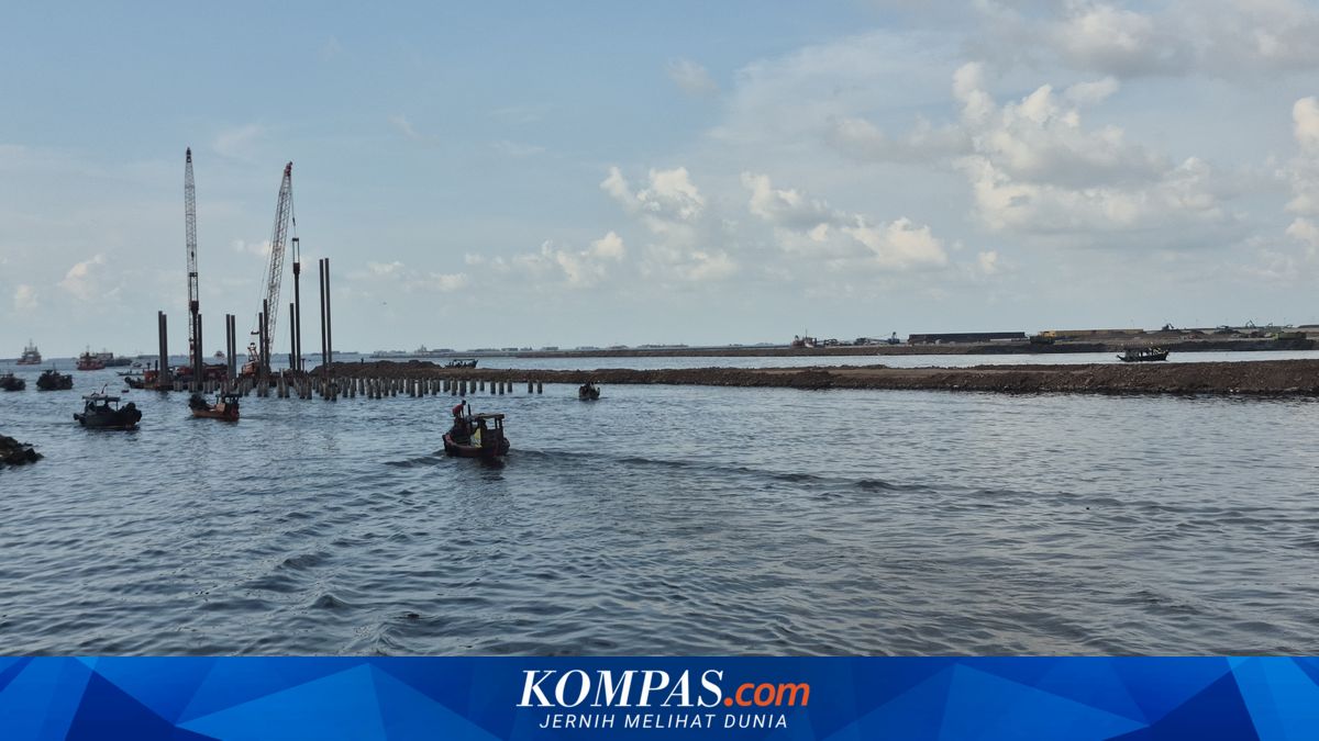 Reclamation Project in Cilincing Waters, North Jakarta, Causes Drastic Drop in Fishermen's Income