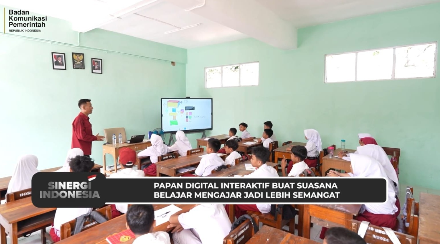Teacher in Bogor Reveals Benefits of Interactive Digital Boards: Students More Enthusiastic and No Longer Absent