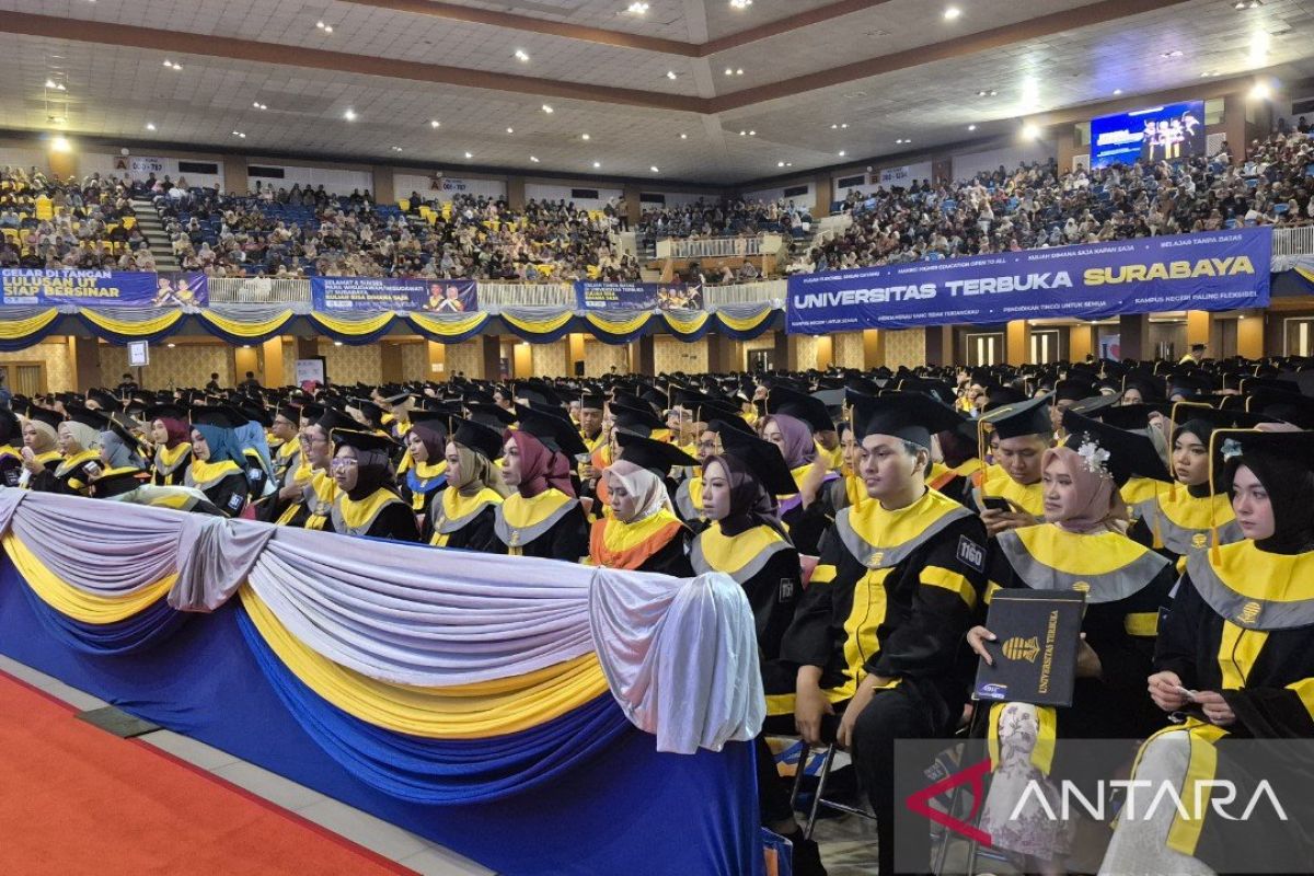 Open University Surabaya produces 1,532 adaptive graduates through open education