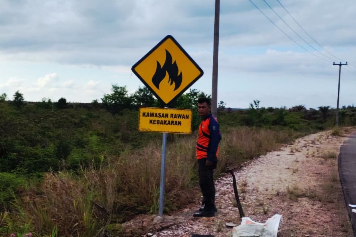 Natuna Regency installs wildfire warning signs at high-risk points
