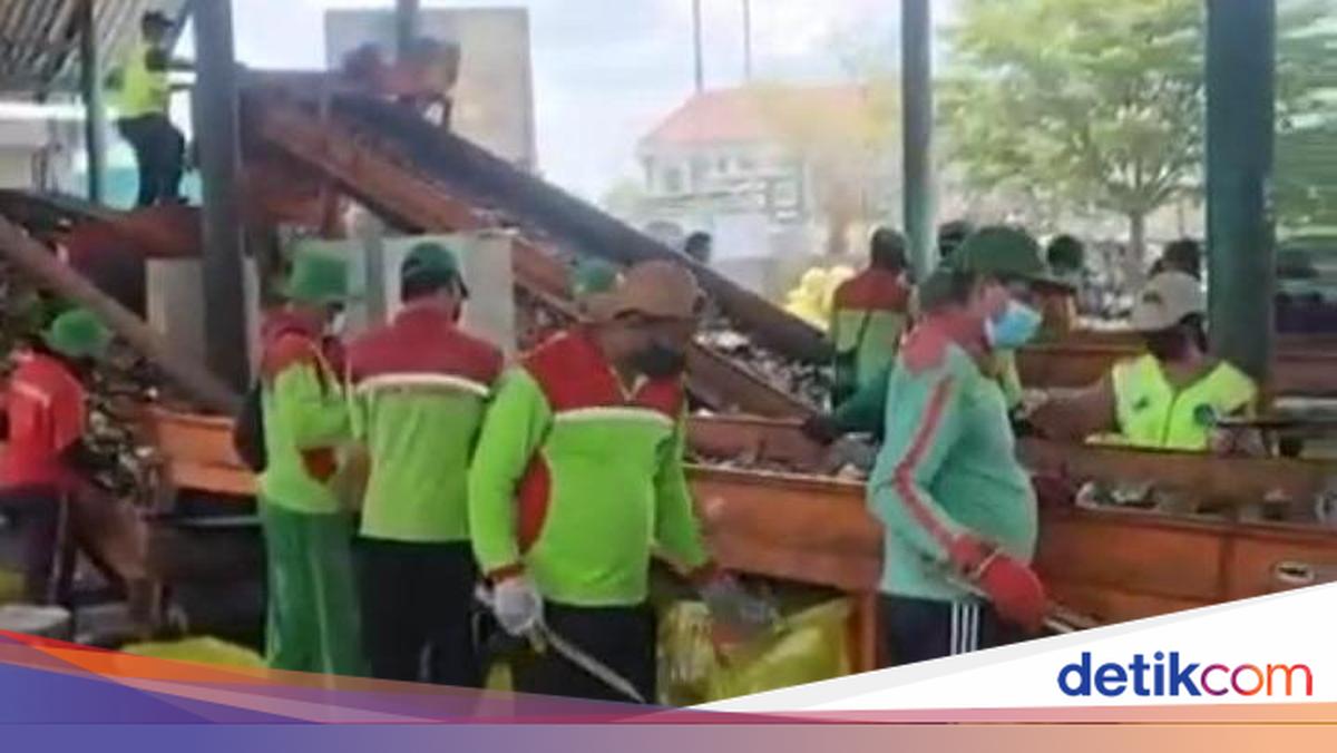 Heavy Burden on Sanitation Workers Sorting 50 Tons of Waste at Mengwitani TPST
