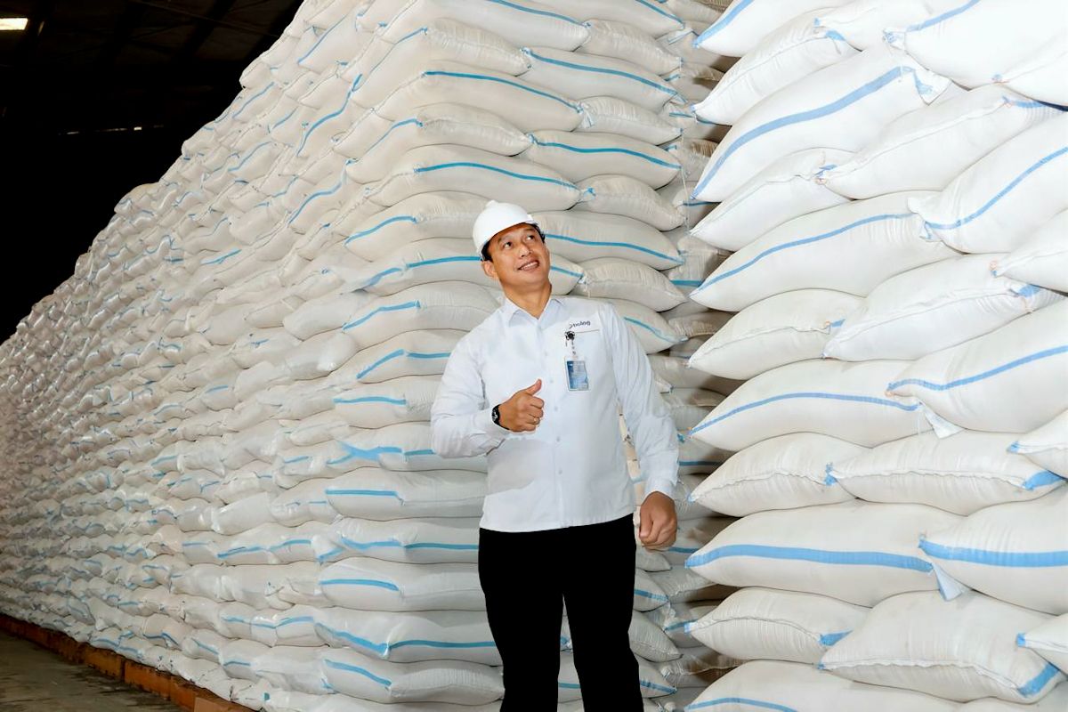 Bulog CEO Invites Public to Check Rice Stocks in Warehouses