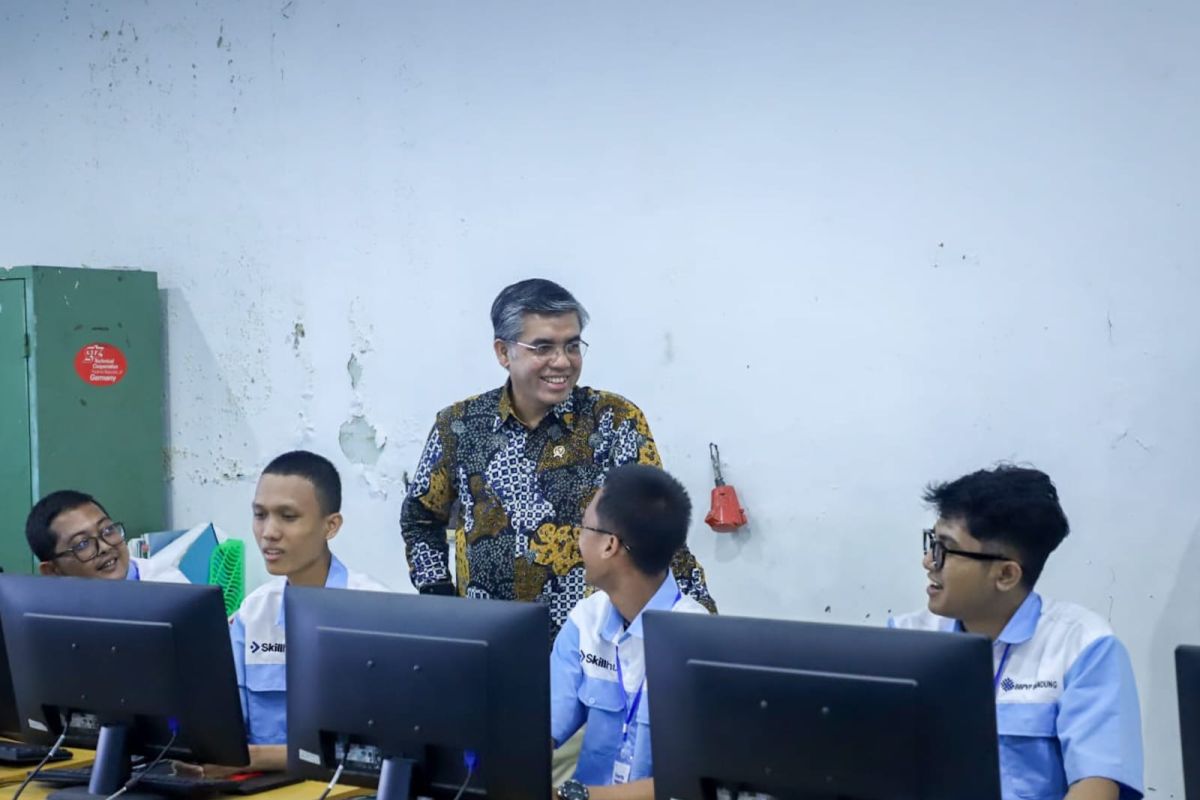 Minister of Manpower: National Vocational Training Prepares Graduates for the Workforce