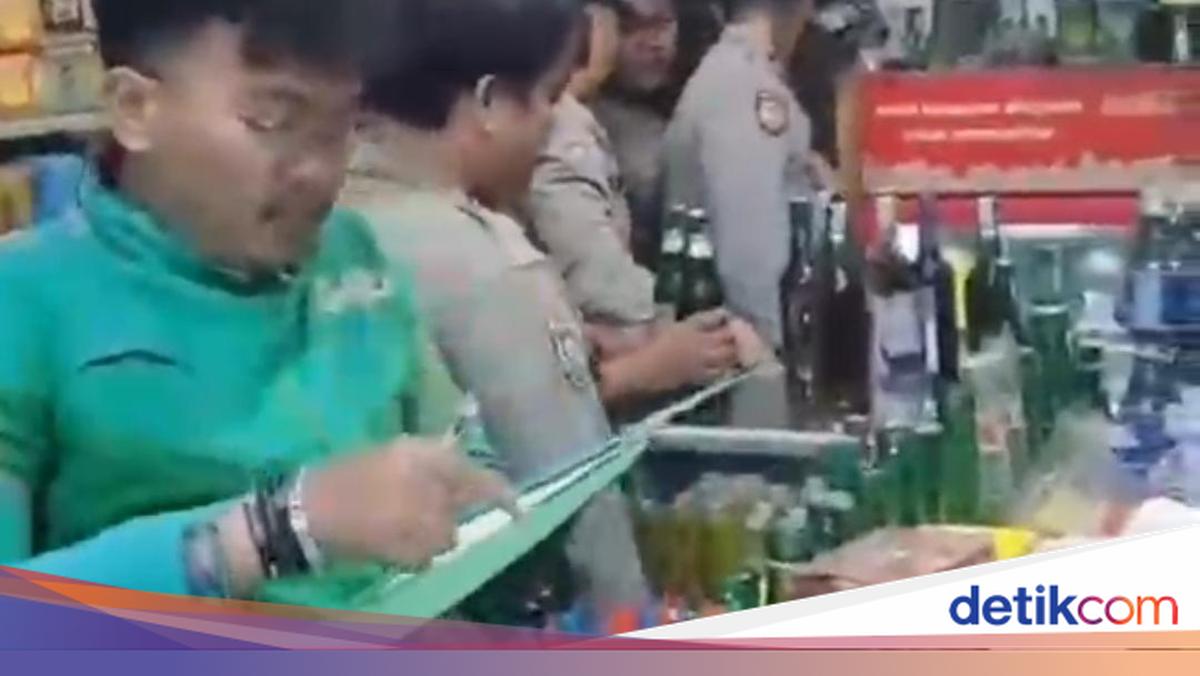 Police Raid Shops and Cafes Selling Illegal Liquor in Bogor, Seize Hundreds of Bottles