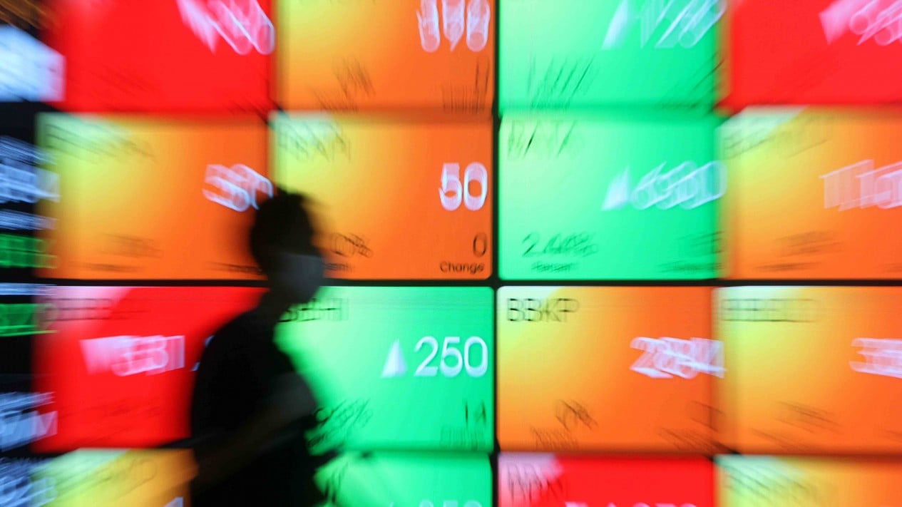 JCI Wobbles in Morning Session After Strait of Hormuz Reclosure, Check 3 Brightest Stocks in LQ45 Lineup