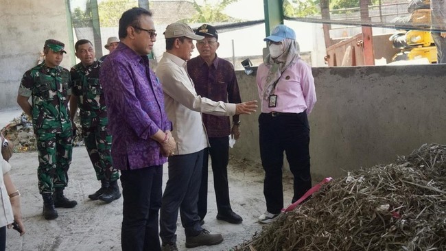 Praising Bali, Environment Minister Hanif Orders Complete Halt to Open Dumping Landfills