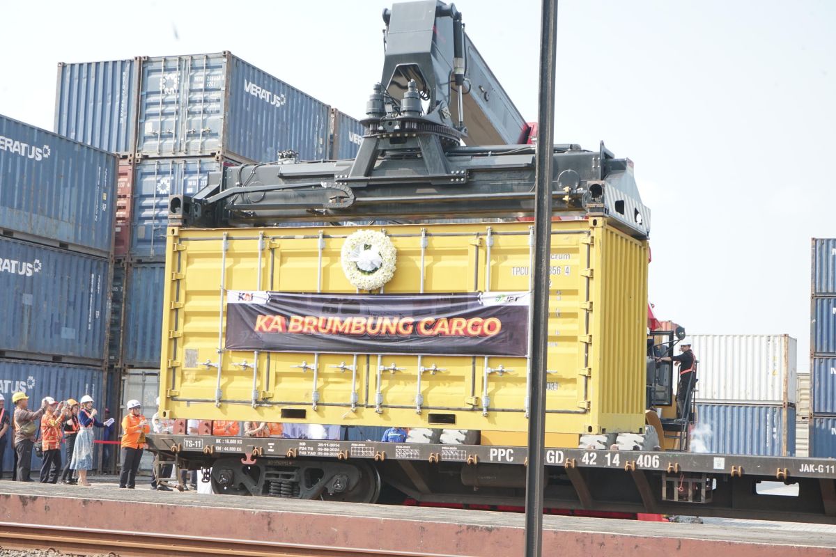 Brumbung Cargo Train Launched as a More Efficient National Logistics Alternative