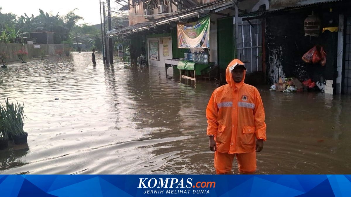 Floods Submerge Depok–Tangsel Access in Cinere, Residents Urged Not to Force Their Way Through