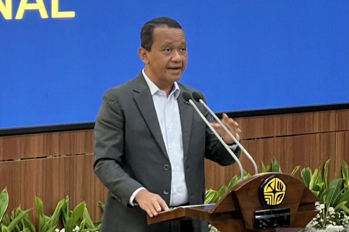 Minister Bahlil assures 3kg LPG price will not rise and stock is secure