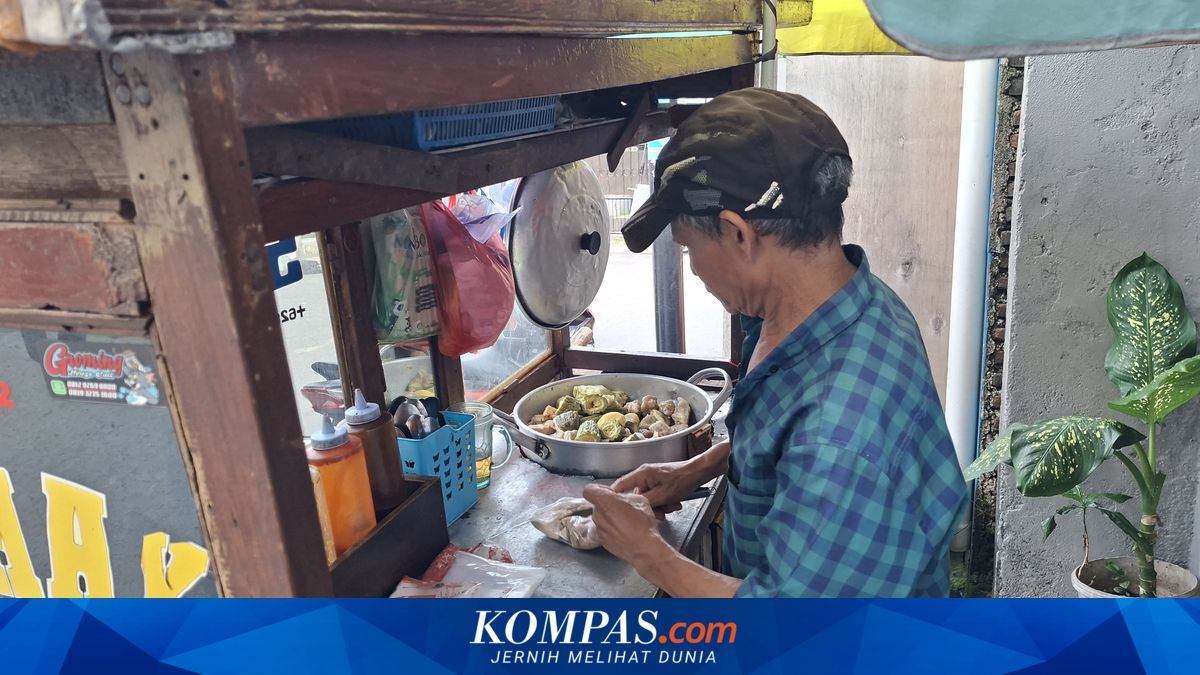 Fish Prices Rise, Siomay Vendors Admit to No Longer Using Mackerel Exclusively