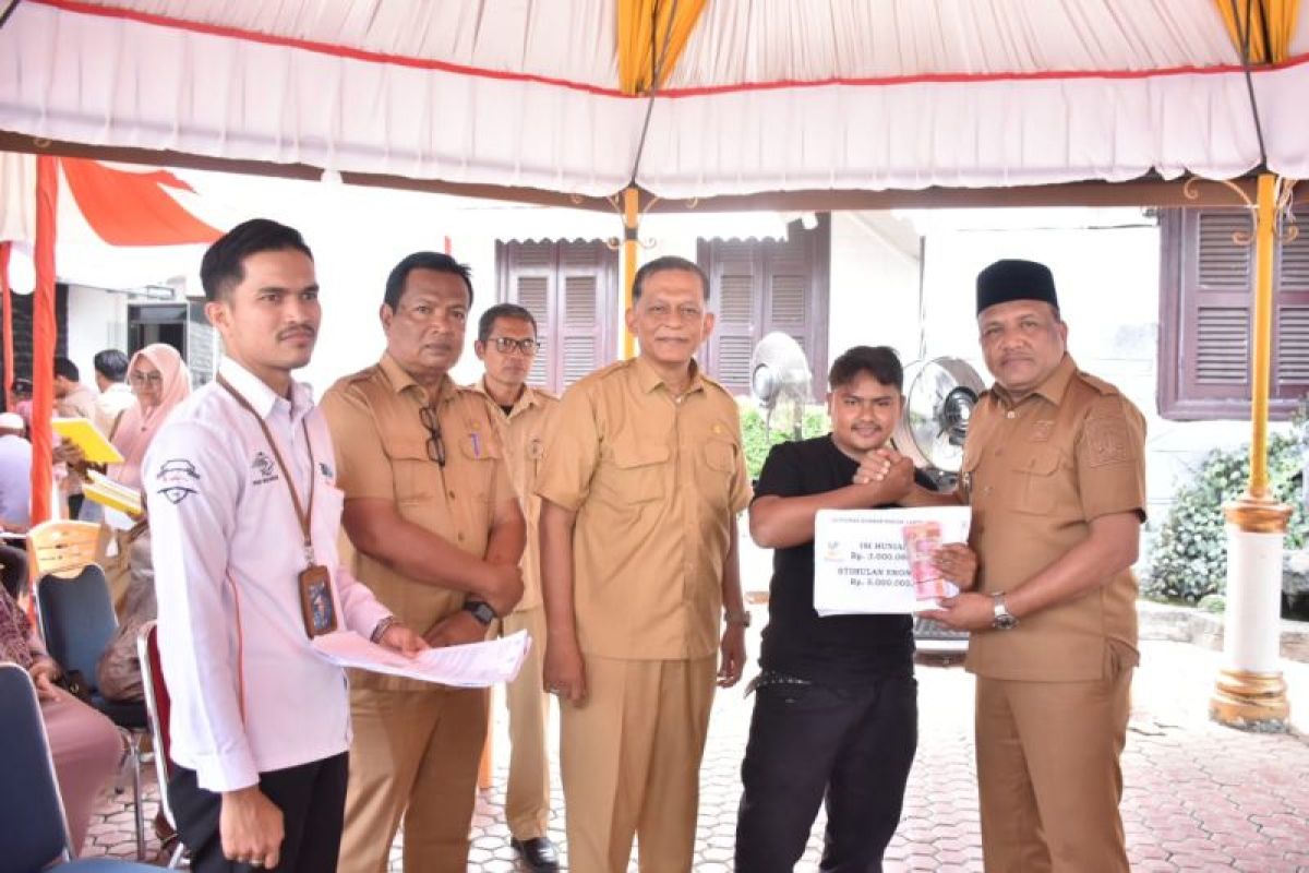 Bireuen Regency Distributes Economic Stimulus to Flood Survivors