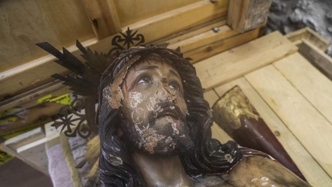 Viral Sensation: Israeli Soldier Smashes Jesus Statue's Head with Sledgehammer