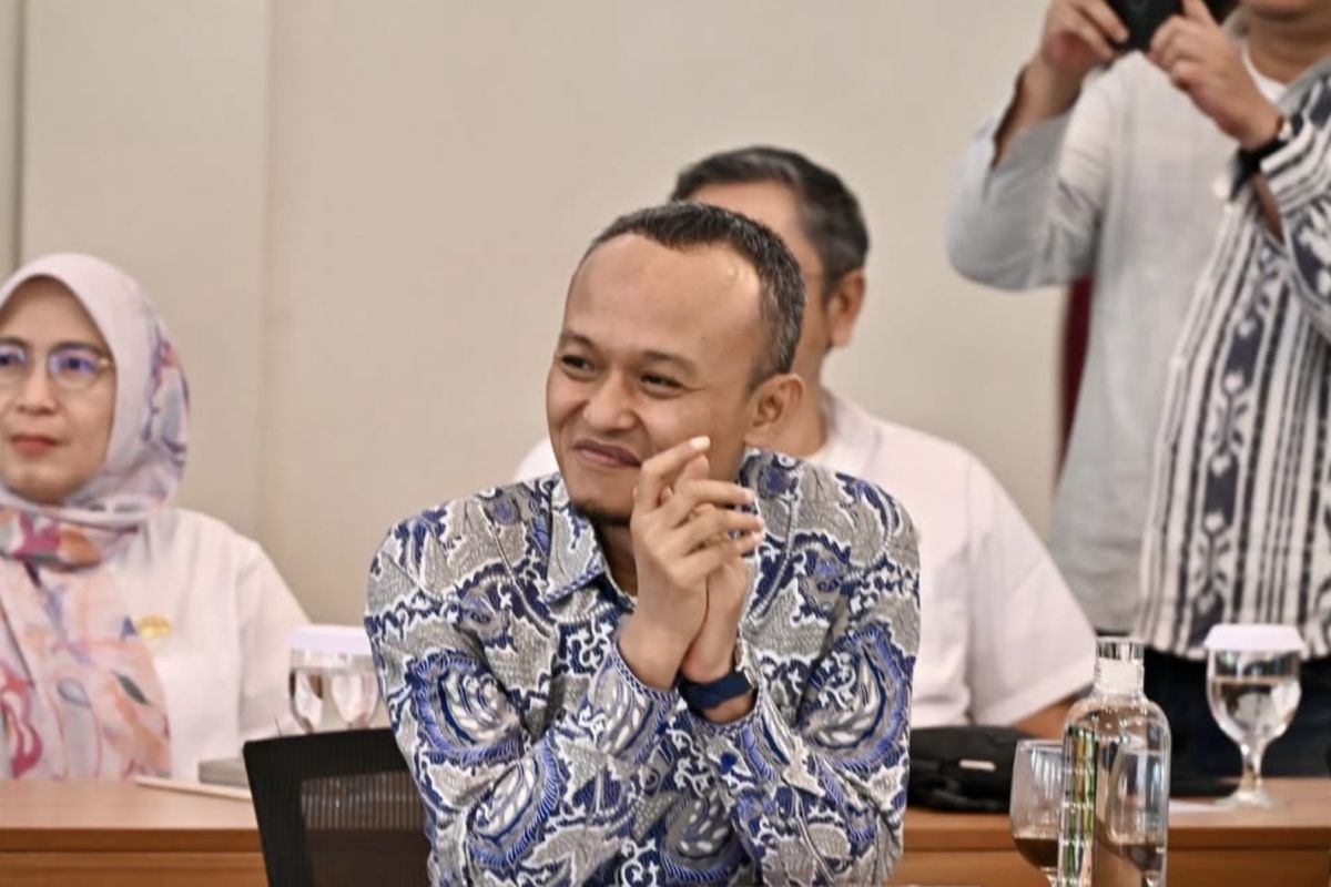 Legislator assesses strengthening of industry to protect job absorption