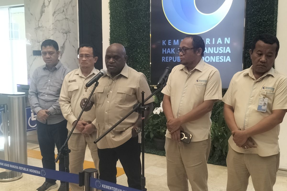 Pigai ensures child victims of shooting in Papua receive proper care