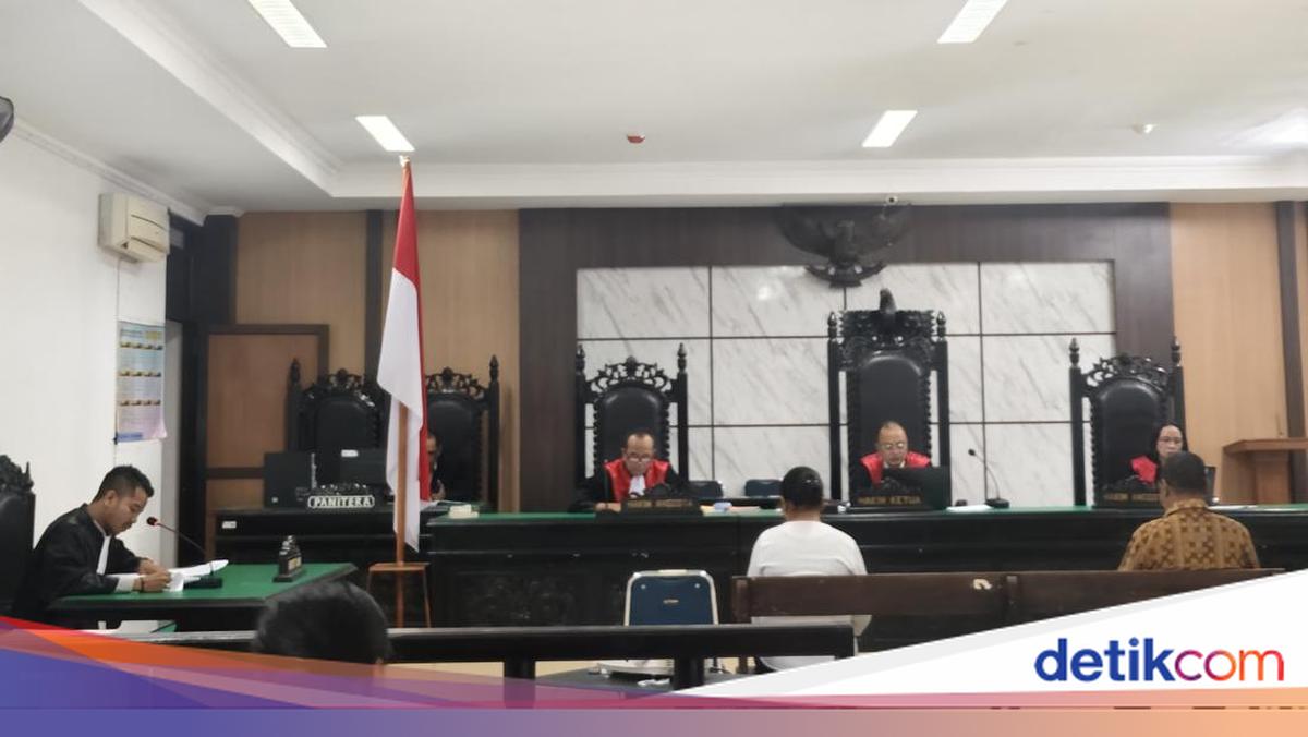 Two Defendants in Corruption Case Involving East Sumba Regional Election Budget Demanded 8 Years in Prison