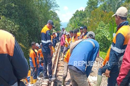 Siliwangi Railway Line Connecting Cianjur-Sukabumi Reopens After Landslide Damage