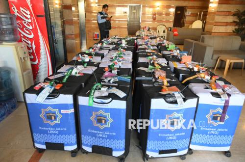Tomorrow Entering Hajj Dormitory, Hajj Pilgrims of Cluster 1 Indramayu Begin Depositing Luggage to Ministry of Hajj