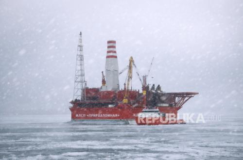 Western Sanctions Fail to Curb Russian Oil, Global Demand Remains High