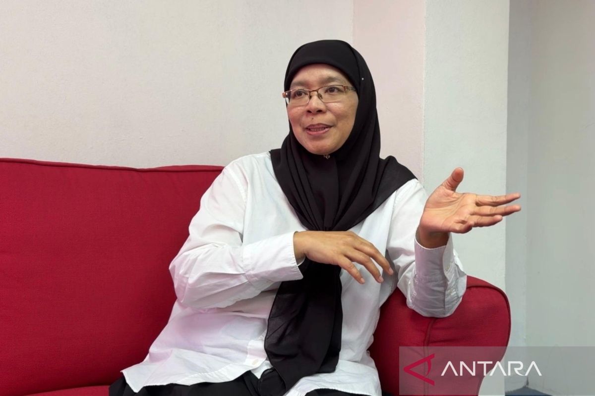 Kartini Without Honours, "Just Call Me Dewi Kartika"