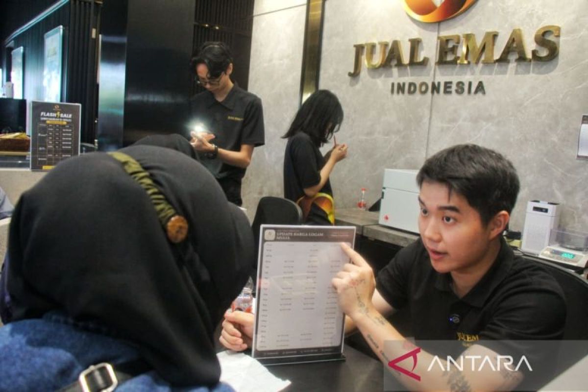 Prices of Two Gold Brands at Pegadaian Drop in Unison on Tuesday