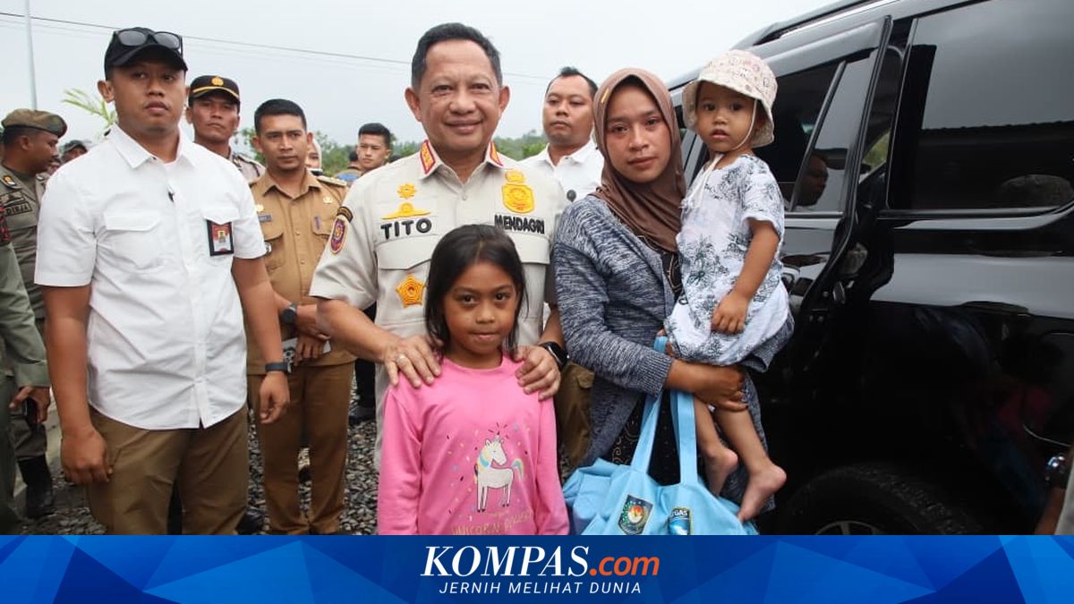 Task Force Head Praises Acceleration of Temporary Housing in Bener Meriah, Welcomed by Survivors' Smiles