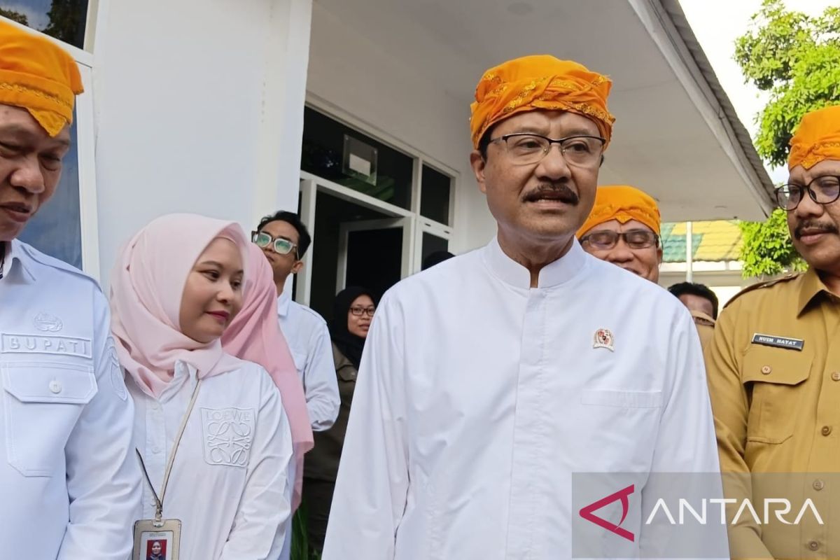 Minister urges poor families to enrol children in Sekolah Rakyat