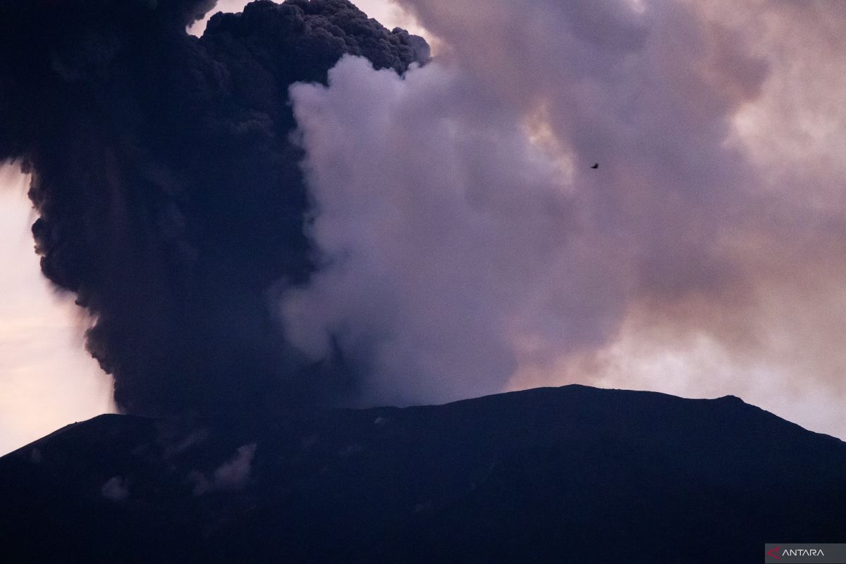 Geological Agency warns of ongoing potential for toxic gases at Mount Marapi