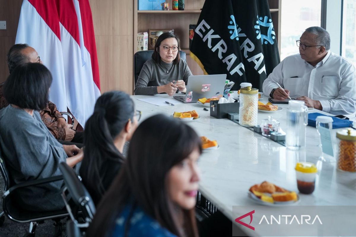 Deputy Minister of Creative Economy Wants Photography Exhibitions to Bring Works to International Markets