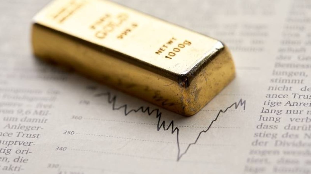 Standard Chartered Forecasts Gold Price for 2026, US-Iran Ceasefire as Key Determinant