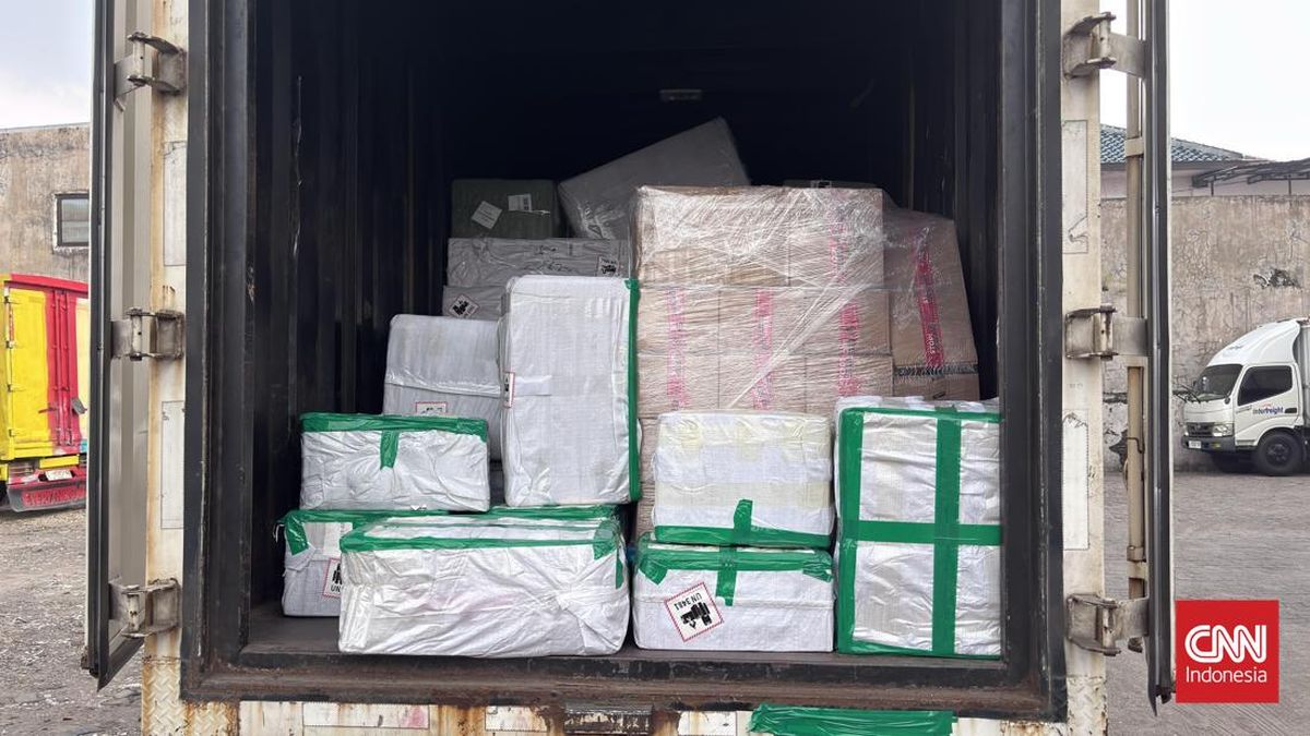 Police Hunt Smugglers of Tens of Thousands of Illegal iPhones Worth Rp235 Billion