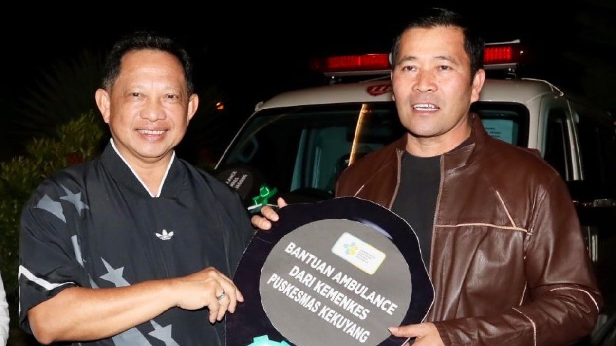 Strengthening Healthcare Services, PRR Task Force Hands Over Aid of 5 Ambulances in Takengon
