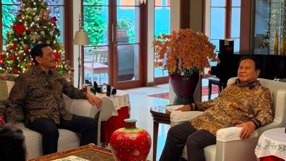 Prabowo-Luhut Hold Private Meeting at Palace, What Did They Discuss?