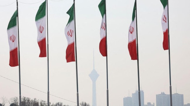 US Faces Strong Rival as Russia Begins Meddling in Iran's Nuclear Affairs