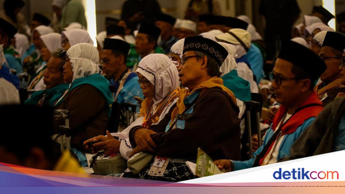 First Hajj Group Candidates Depart from Yogyakarta Embarkation