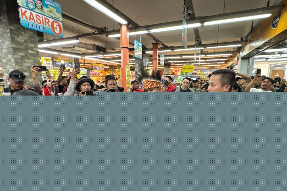 Marking Kartini Day, Gibran invites Mama Papua to shop at supermarket