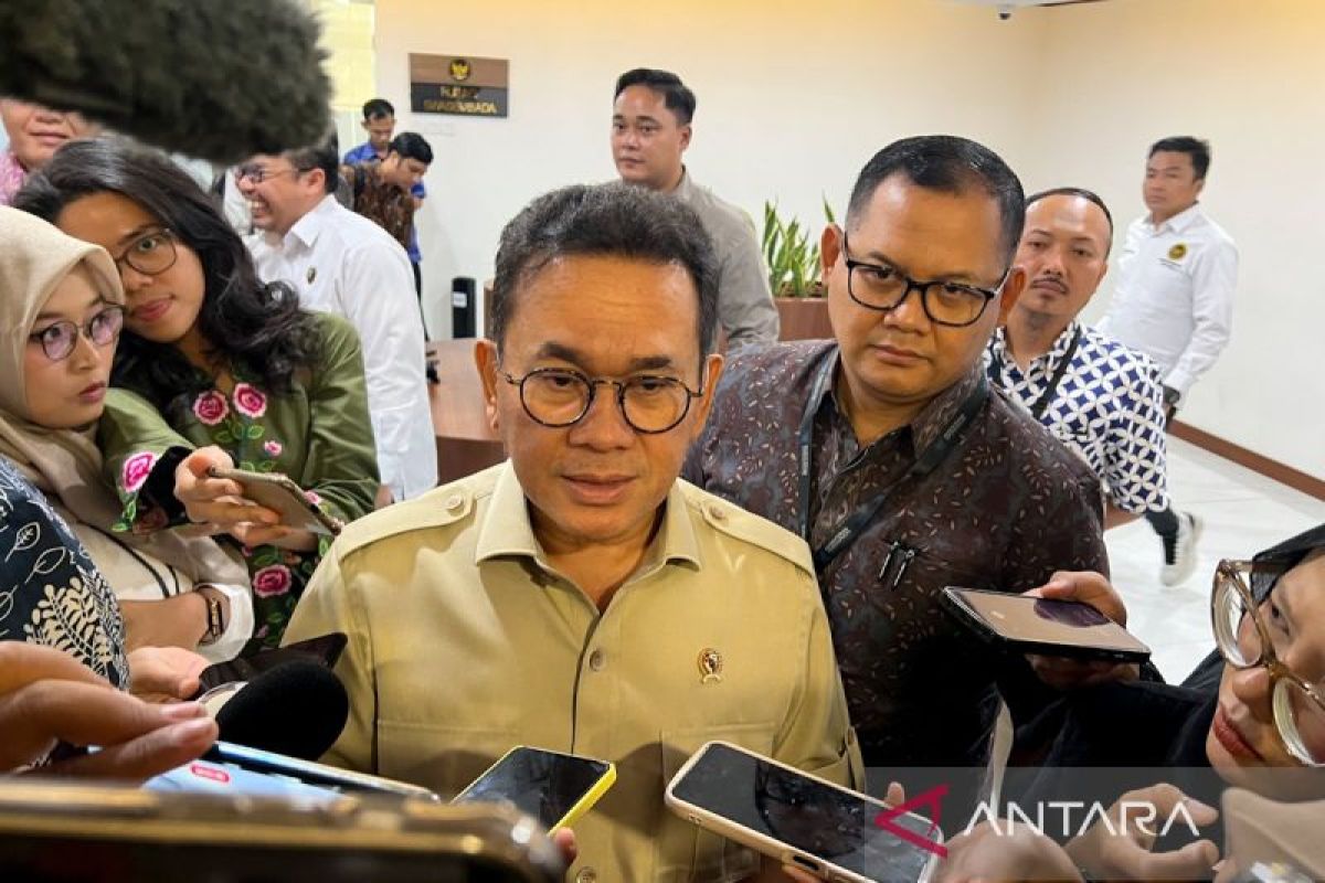 Trade Minister: Cooking oil supply secure, price rise triggered by plastic packaging costs
