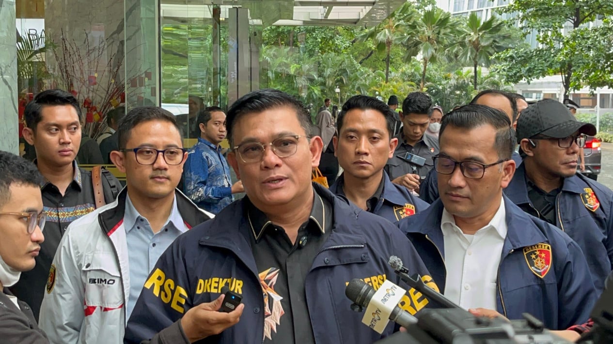 Outrage! Truck Full of Suspected Illegal iPhone Packages Seized in Sidoarjo