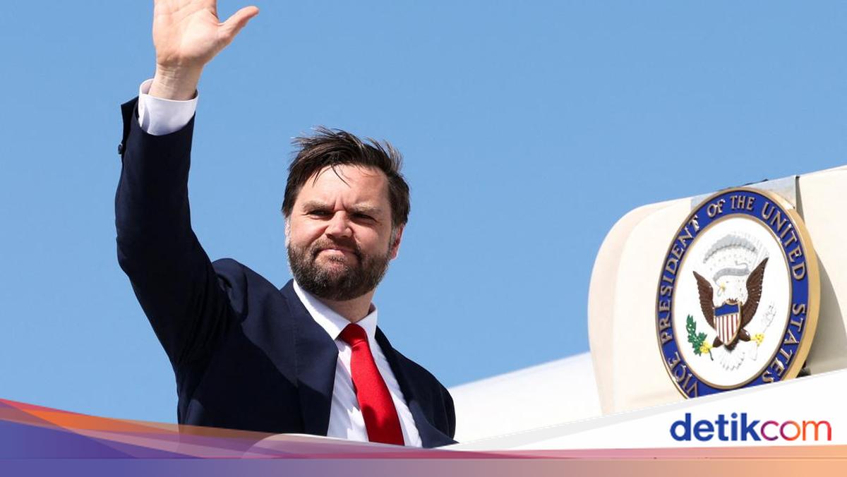 JD Vance Still in Washington Ahead of US-Iran Negotiations in Pakistan