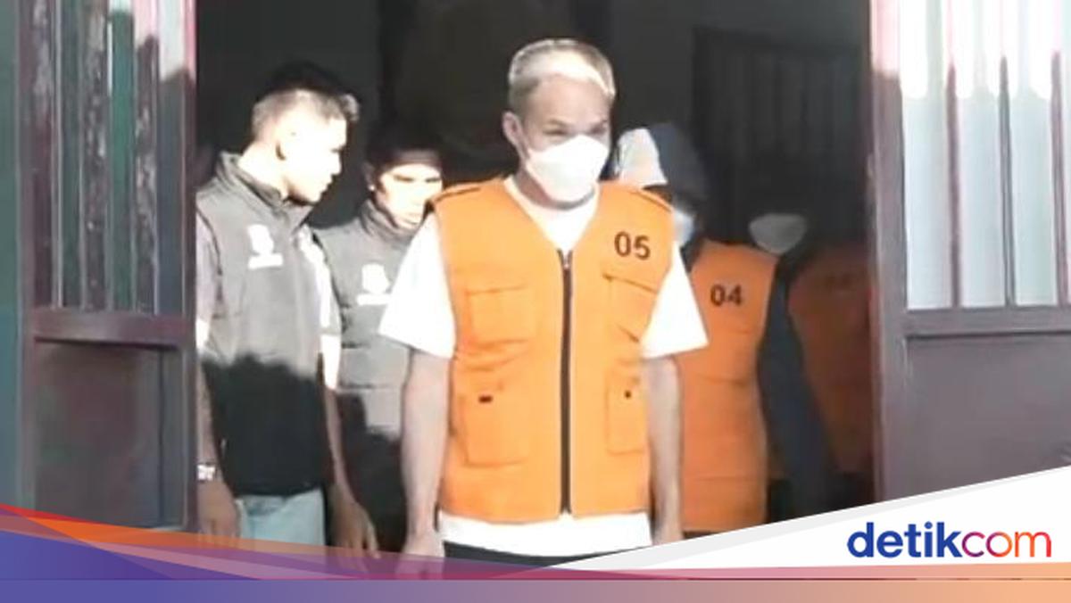 Bringing Soil Samples from a Mine in Gorontalo, Four Chinese Nationals Deported