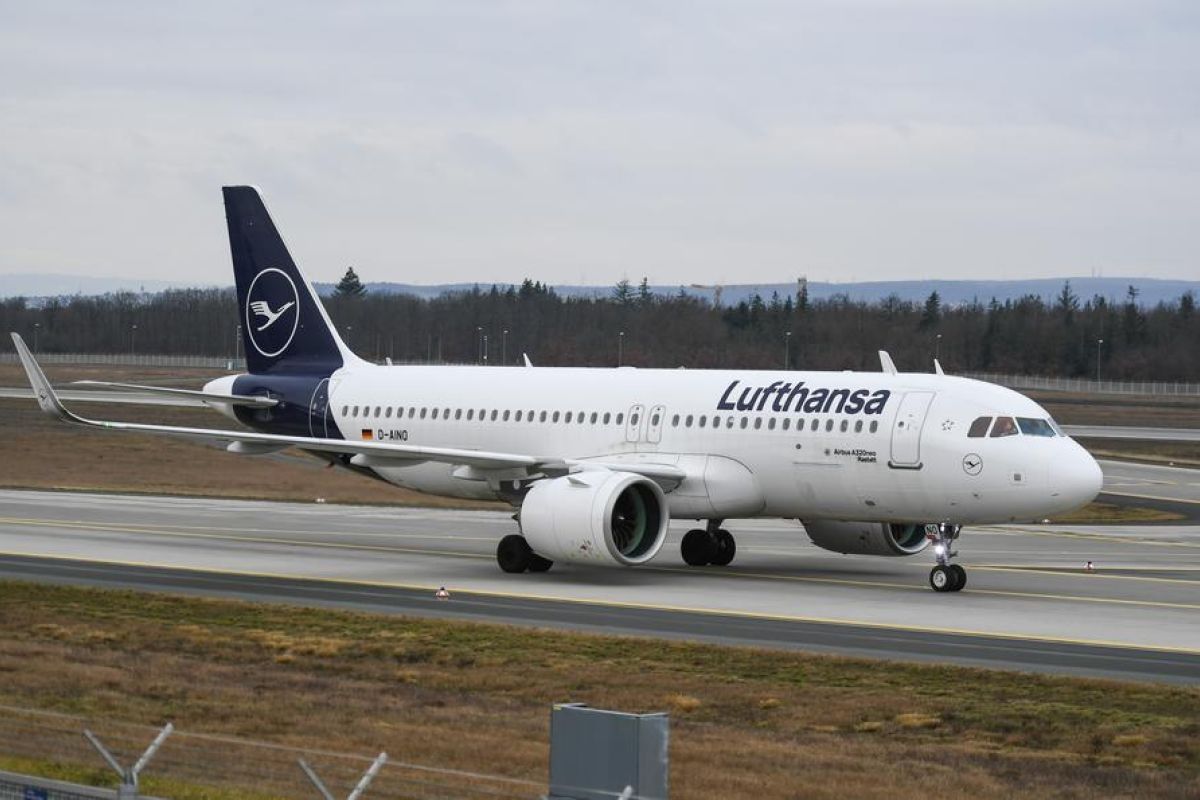 Lufthansa Cuts 20,000 Short-Haul Flights to Save on Fuel Costs
