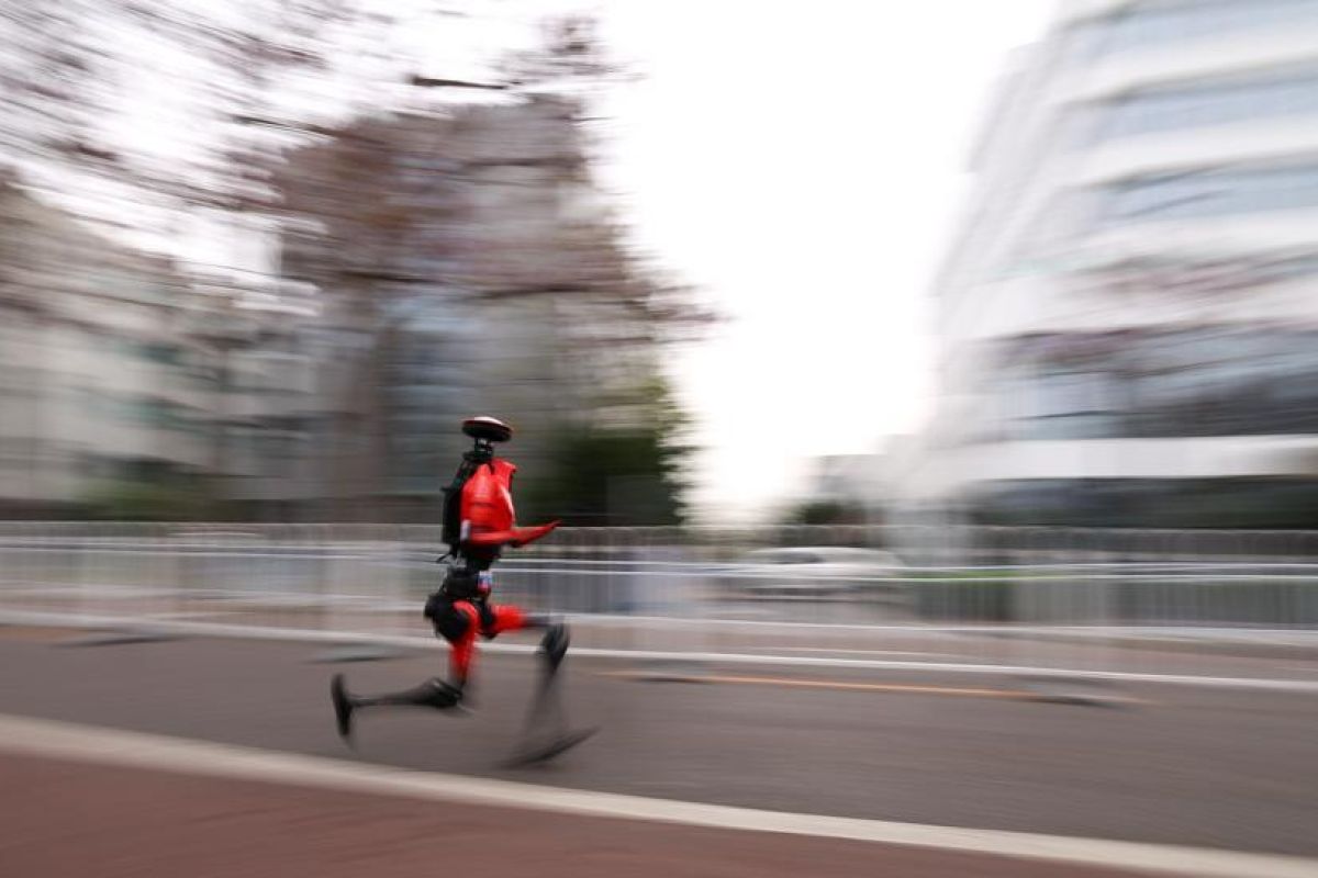 China's Humanoid Robots Demonstrate Industrial Capabilities