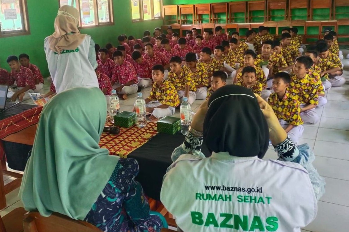Baznas Provides Free Health Services for Students in Pesawaran