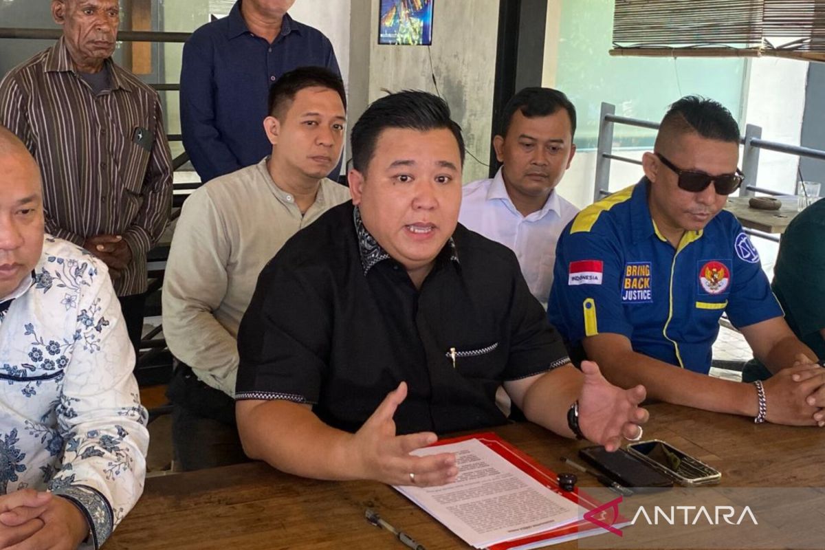 Parents report English course manager over alleged threats to child
