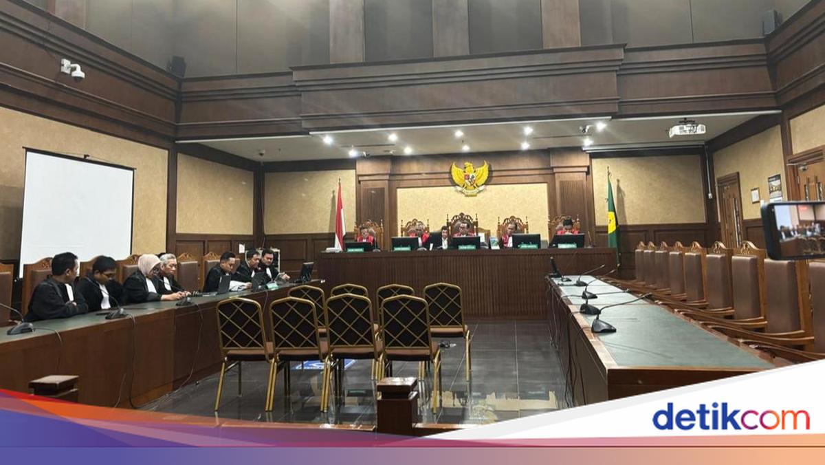 Prosecutors Regret Nadiem's Legal Team's Absence at Trial: Contempt of Court